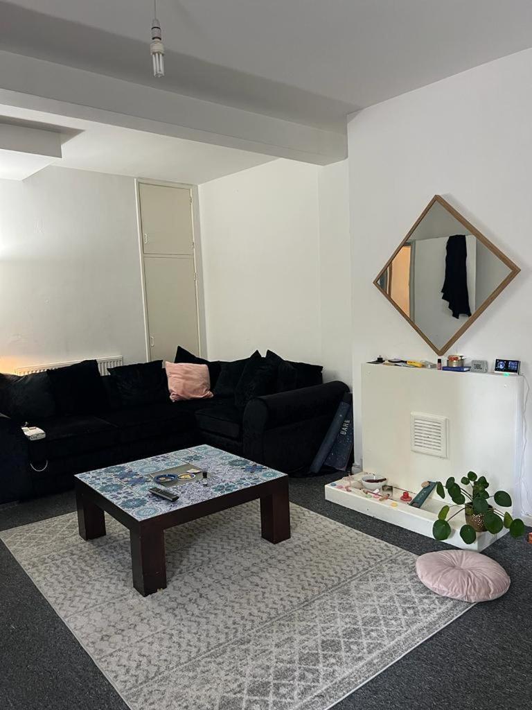 Magic Location Ladies Only * London
